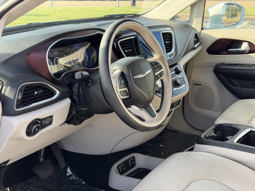 2017 Chrysler Pacifica Image 20