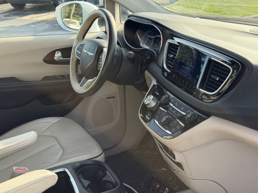 2017 Chrysler Pacifica Image 21