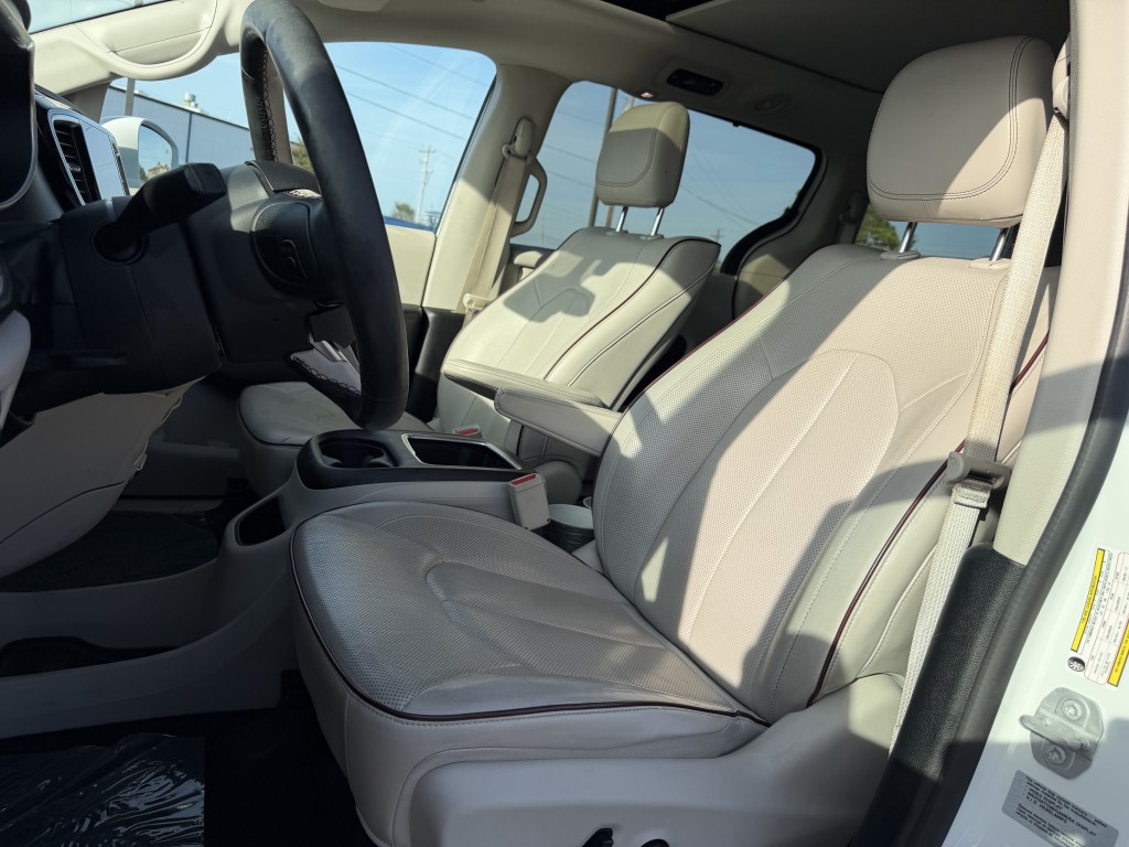 2017 Chrysler Pacifica Image 22