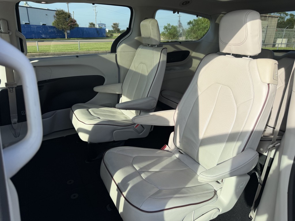 2017 Chrysler Pacifica Image 23