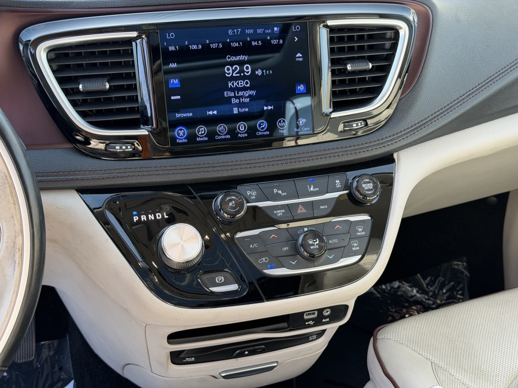 2017 Chrysler Pacifica Image 24
