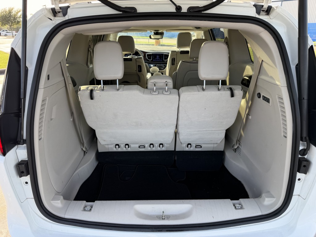 2017 Chrysler Pacifica Image 25