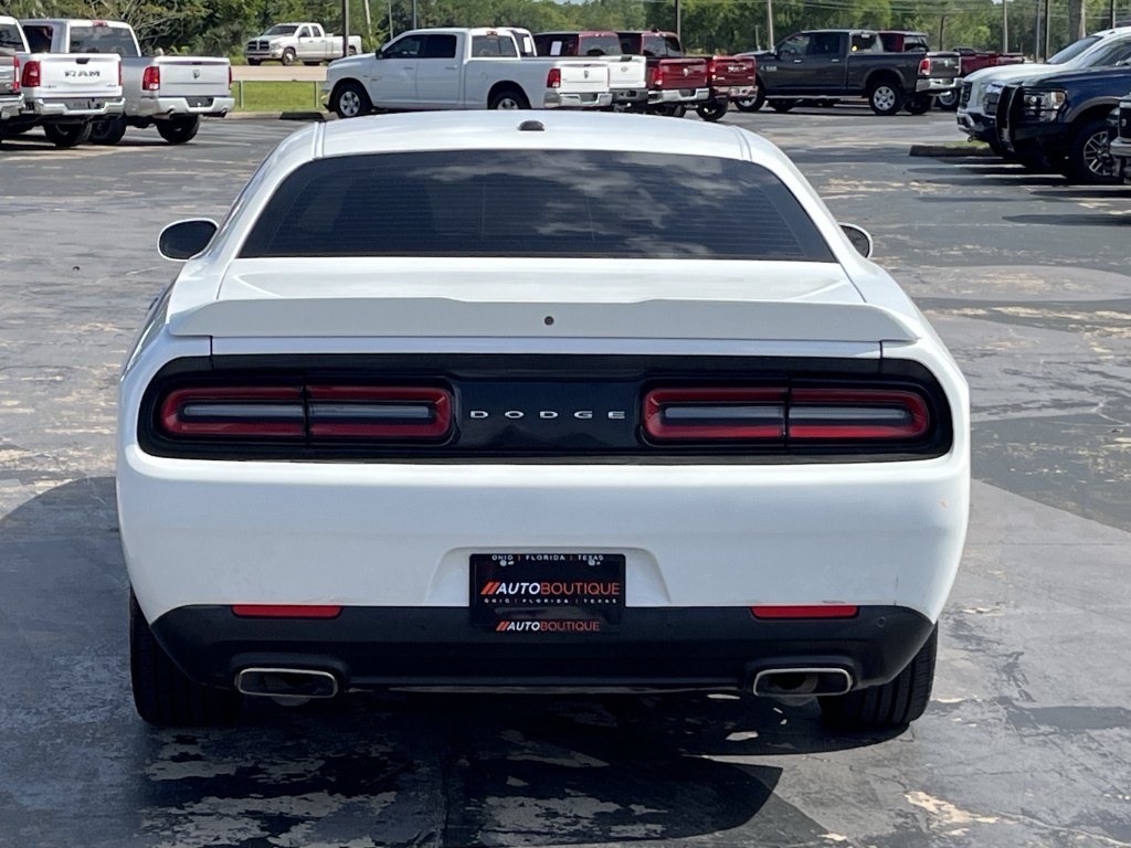 2022 Dodge Challenger Image 8
