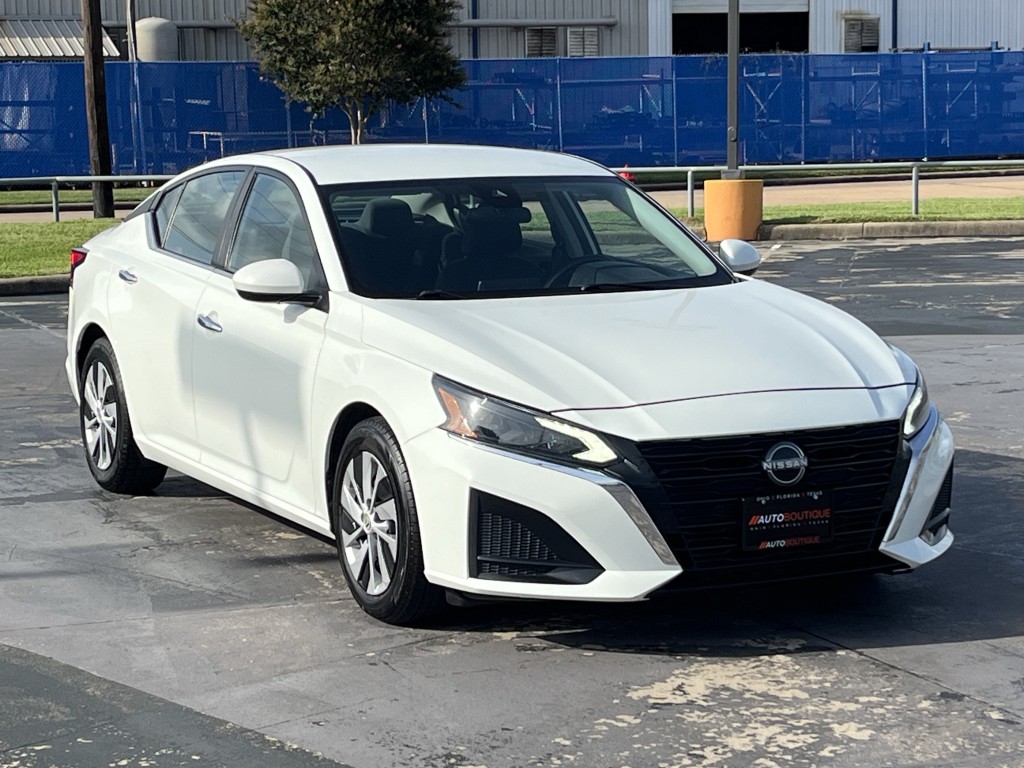 2023 Nissan Altima Image 3