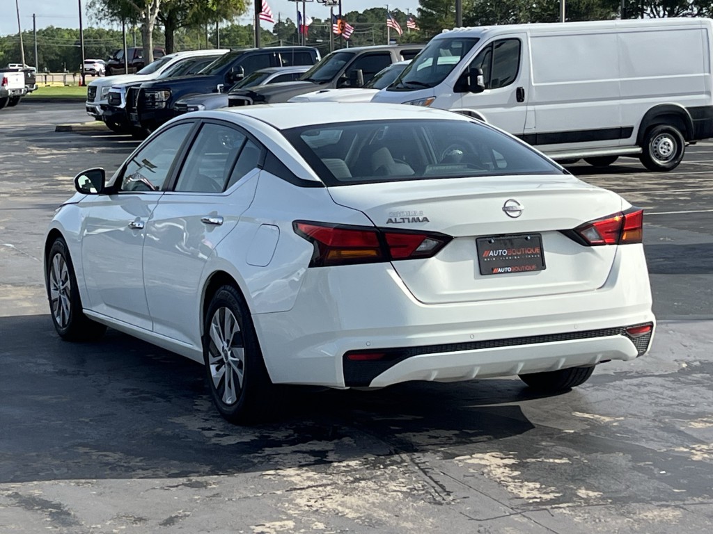 2023 Nissan Altima Image 8