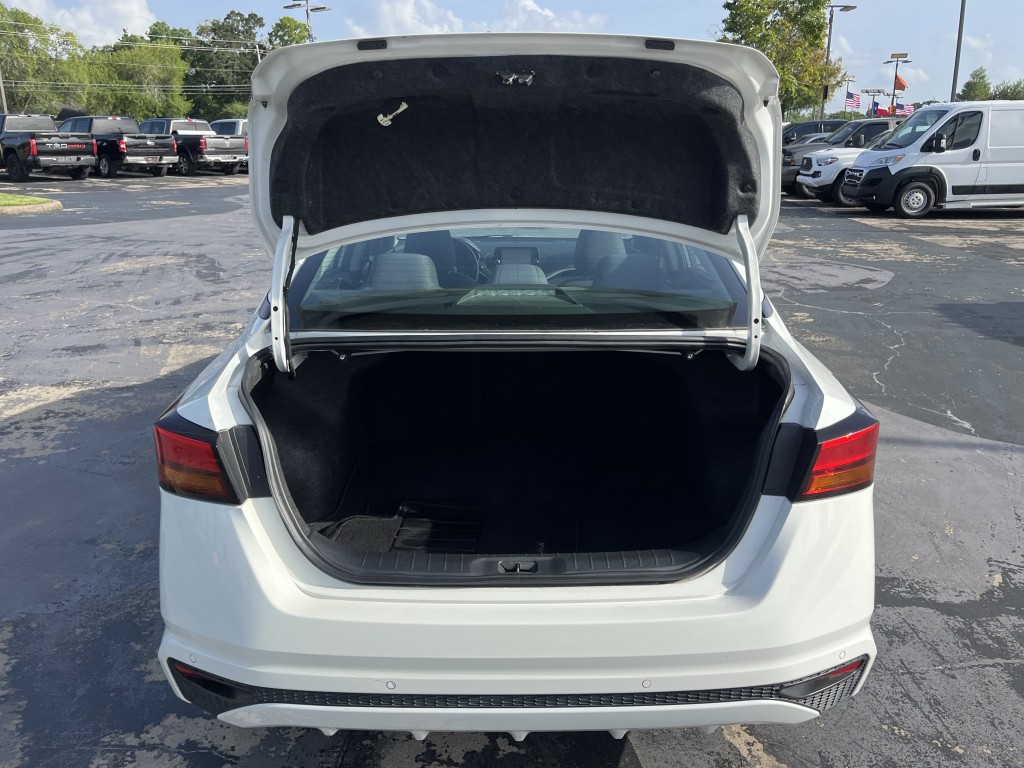 2023 Nissan Altima Image 11