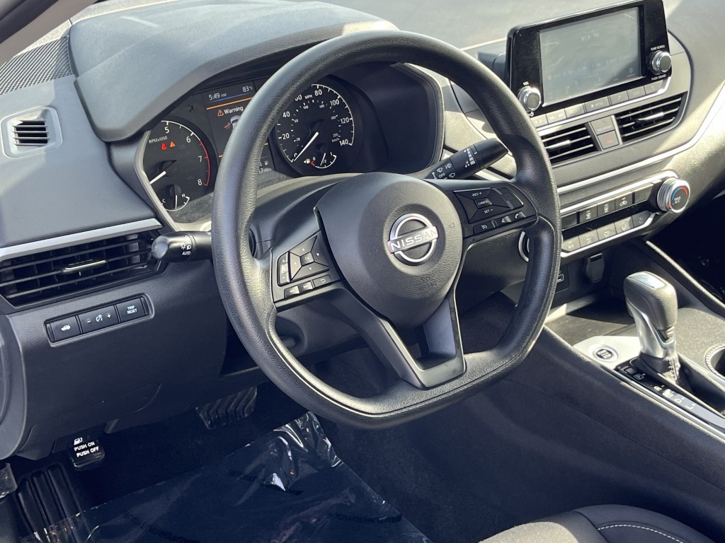 2023 Nissan Altima Image 14