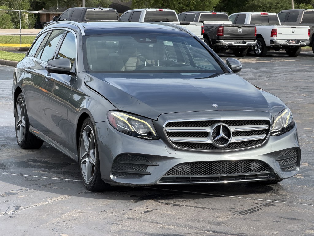 2017 Mercedes-Benz E-Class Image 3