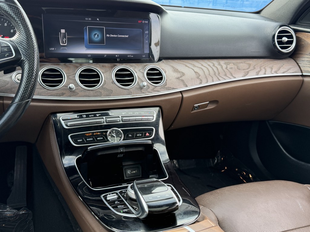 2017 Mercedes-Benz E-Class Image 17