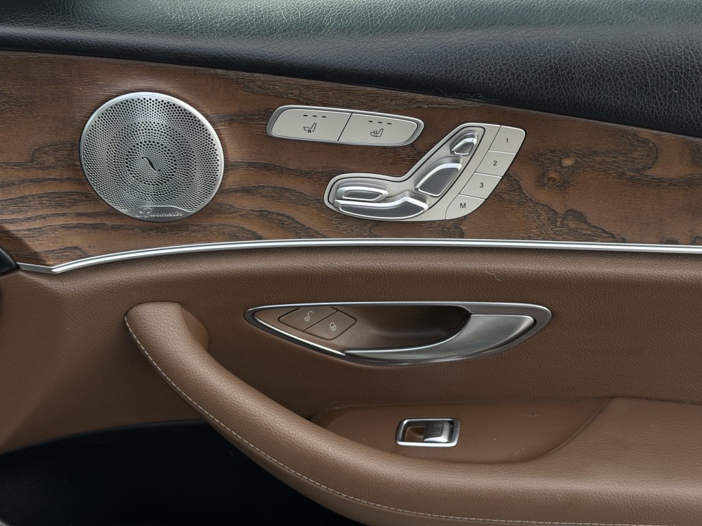2017 Mercedes-Benz E-Class Image 27