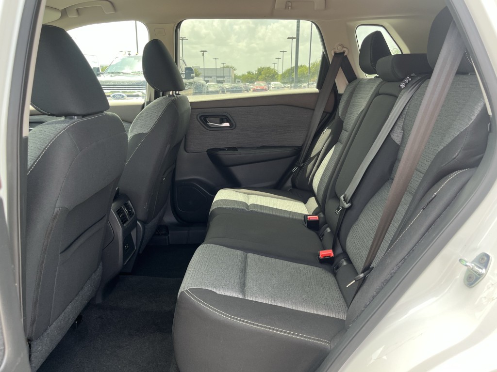 2022 Nissan Rogue Image 32