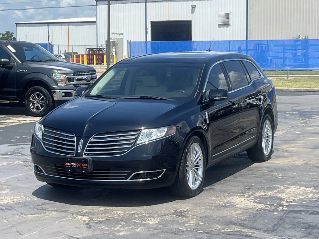 2018 Lincoln MKT Image 3