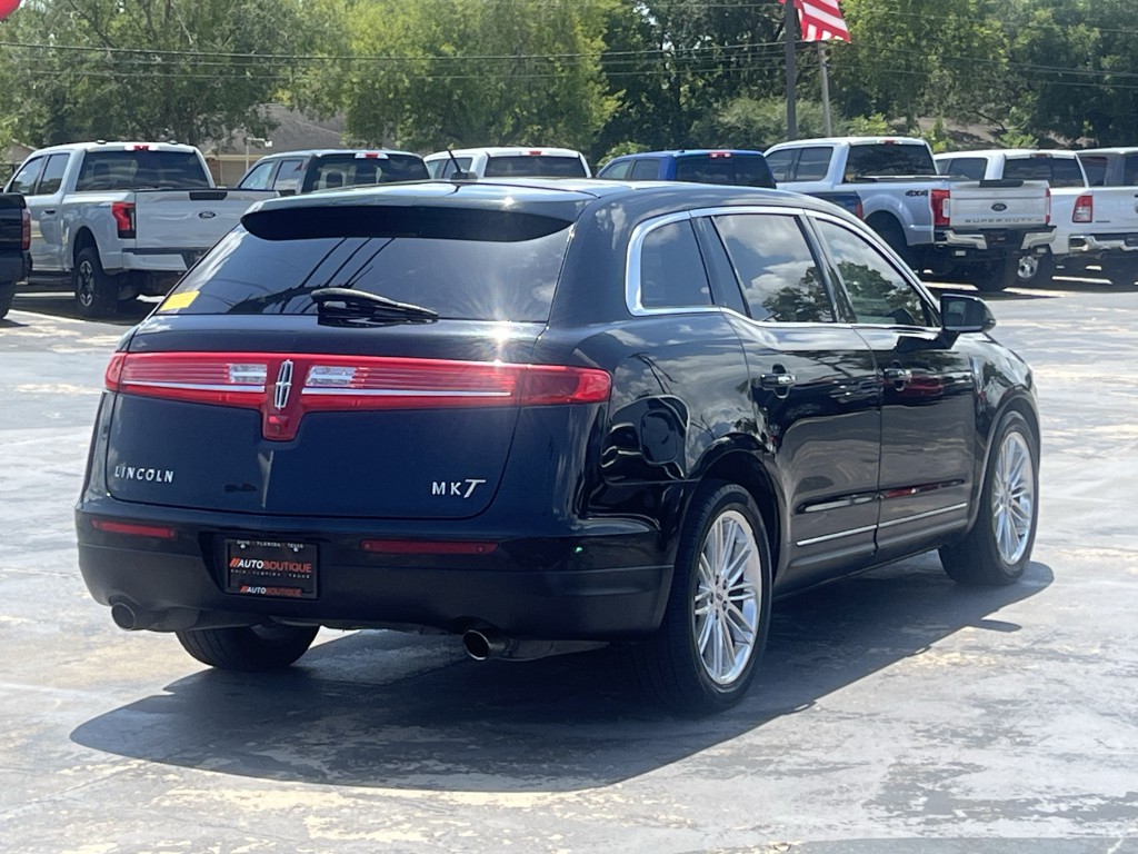 2018 Lincoln MKT Image 11