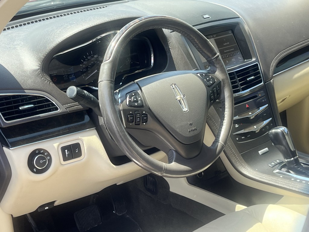 2018 Lincoln MKT Image 17