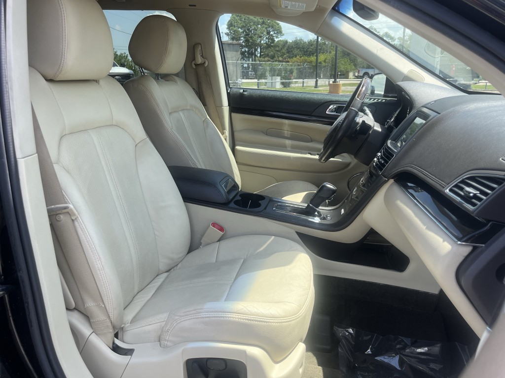 2018 Lincoln MKT Image 31