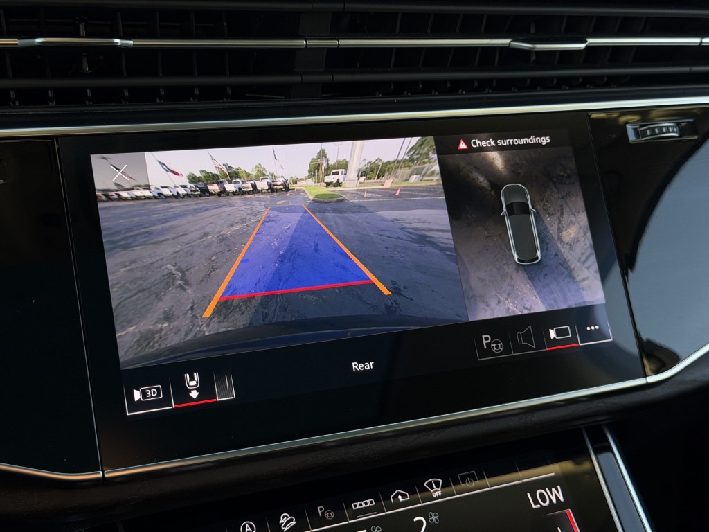 2023 Audi Q7 Image 9