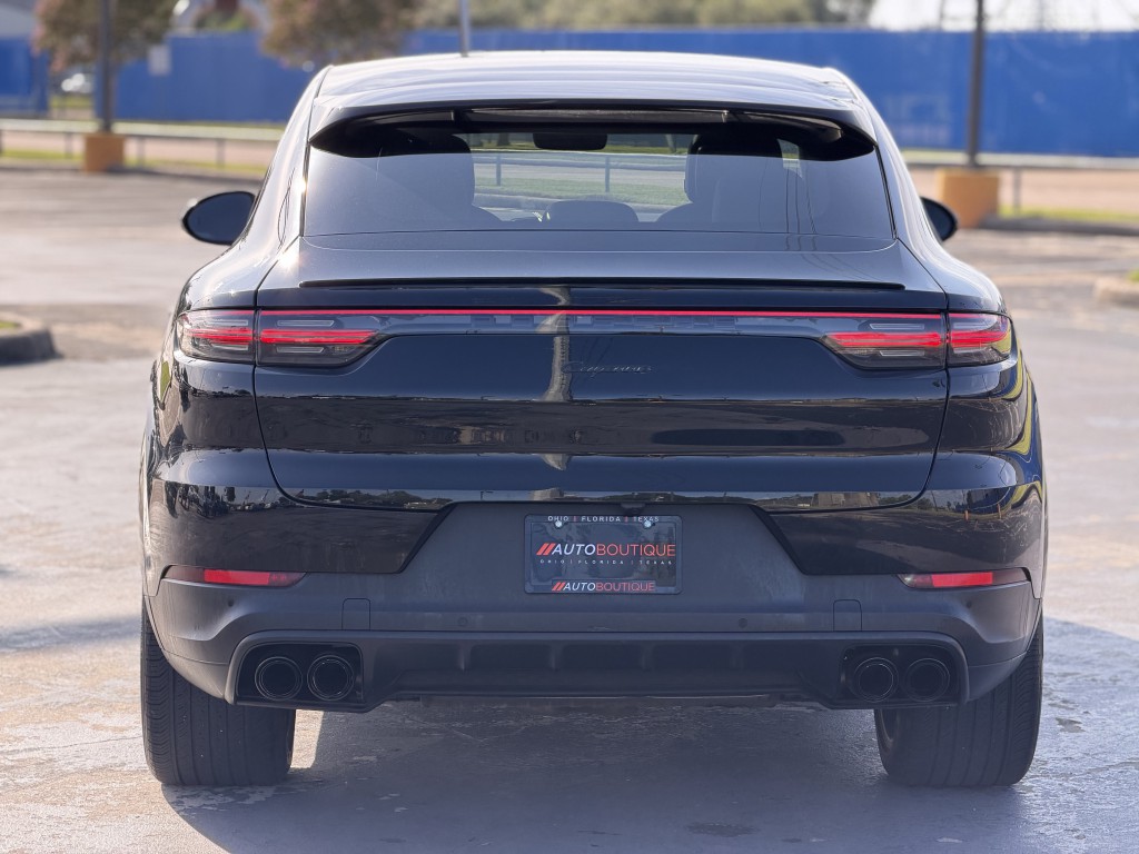 2023 Porsche Cayenne Image 9