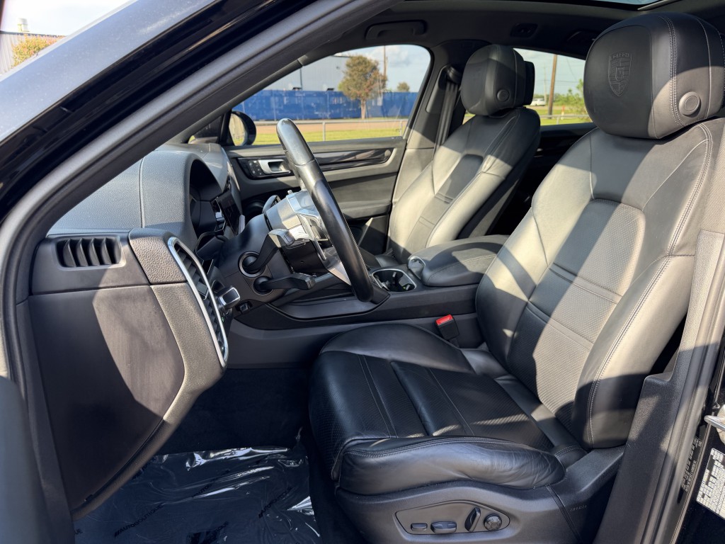 2023 Porsche Cayenne Image 36