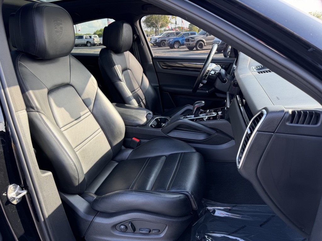 2023 Porsche Cayenne Image 38