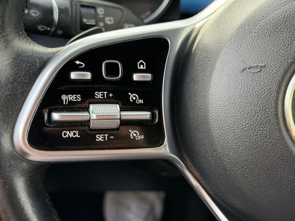 2020 Mercedes-Benz GLC-Class Image 17