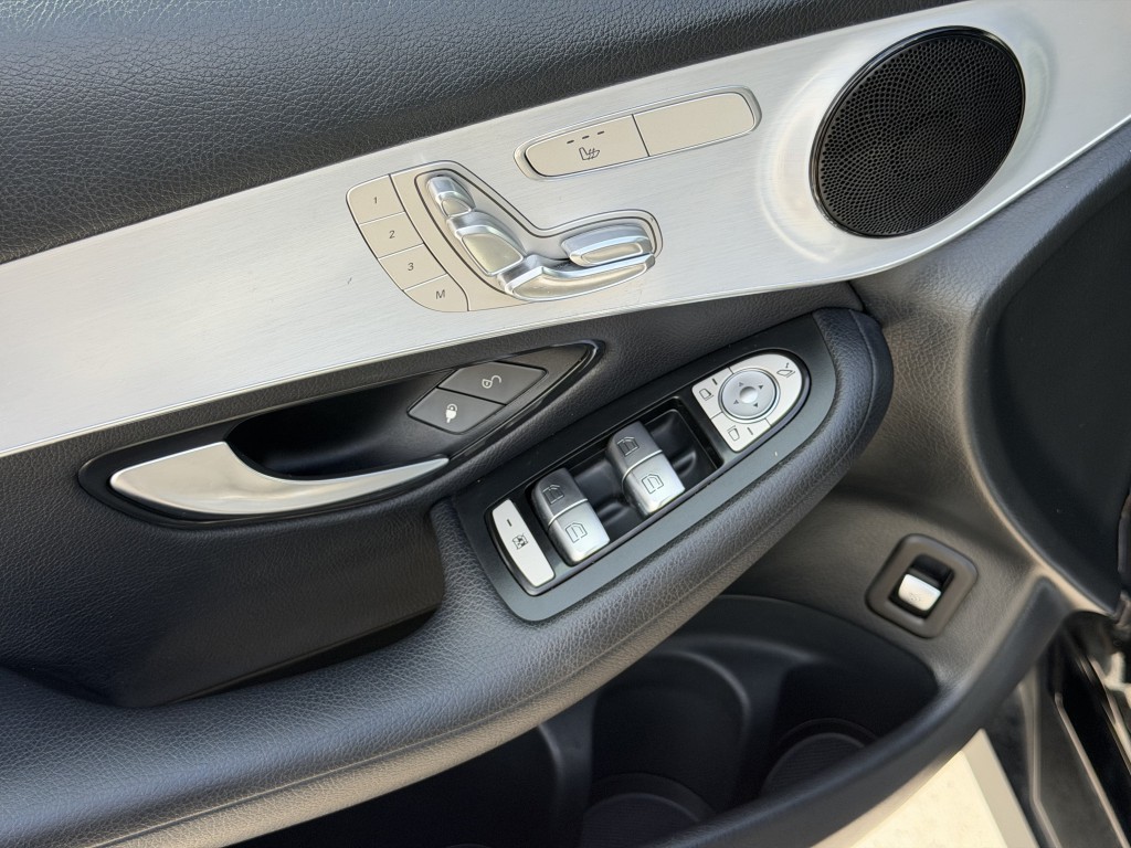 2020 Mercedes-Benz GLC-Class Image 25