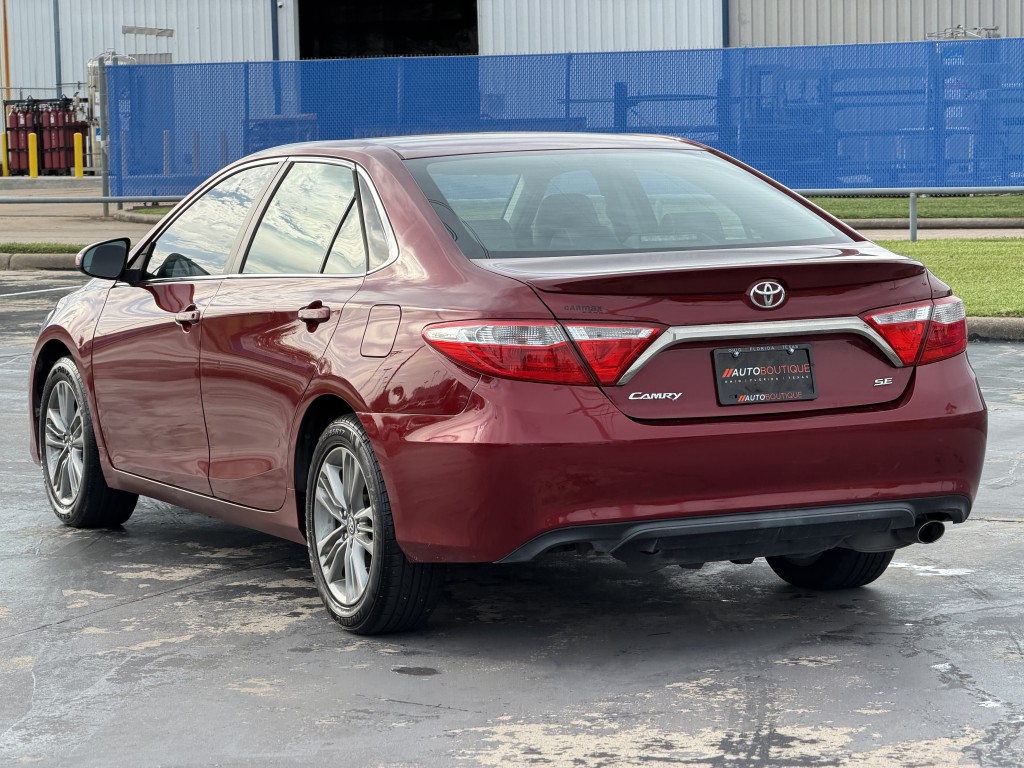 2017 Toyota Camry Image 10