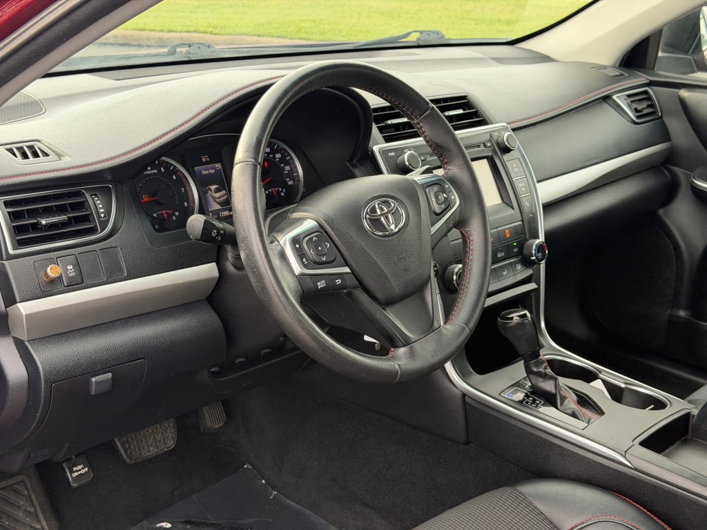2017 Toyota Camry Image 11