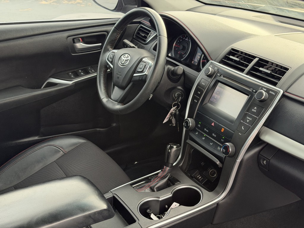 2017 Toyota Camry Image 12