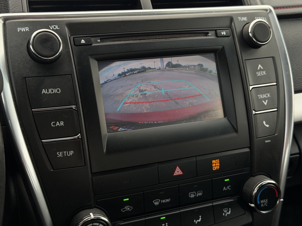 2017 Toyota Camry Image 17