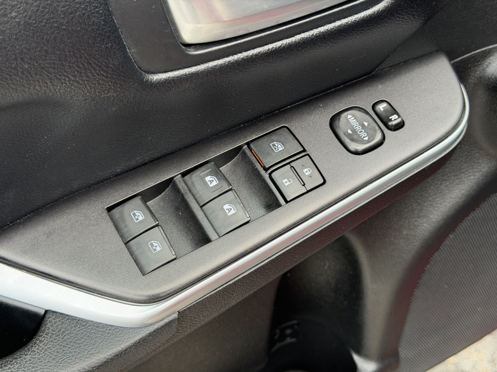 2017 Toyota Camry Image 19