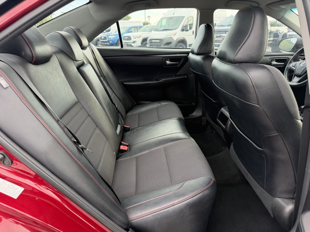 2017 Toyota Camry Image 22