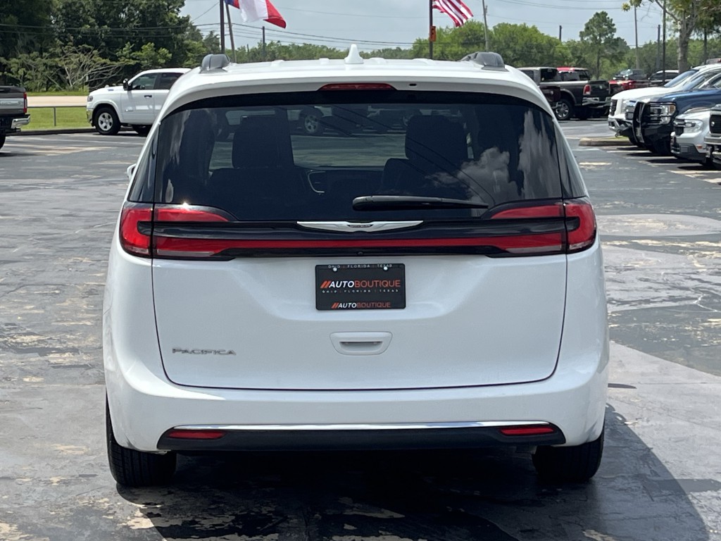 2022 Chrysler Pacifica Image 8