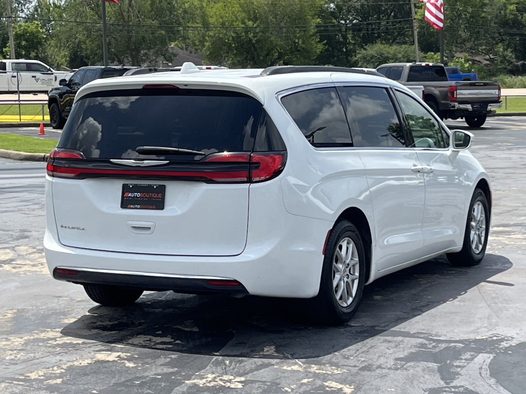 2022 Chrysler Pacifica Image 9