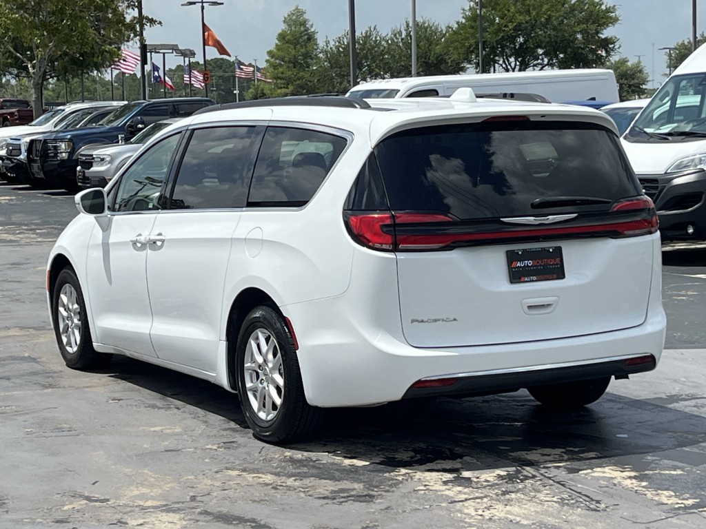 2022 Chrysler Pacifica Image 10