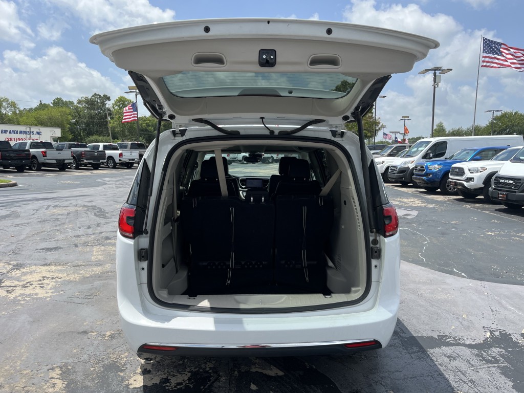2022 Chrysler Pacifica Image 12