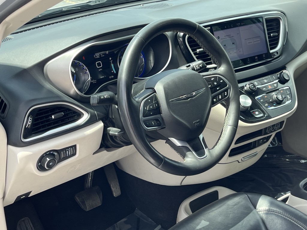 2022 Chrysler Pacifica Image 15