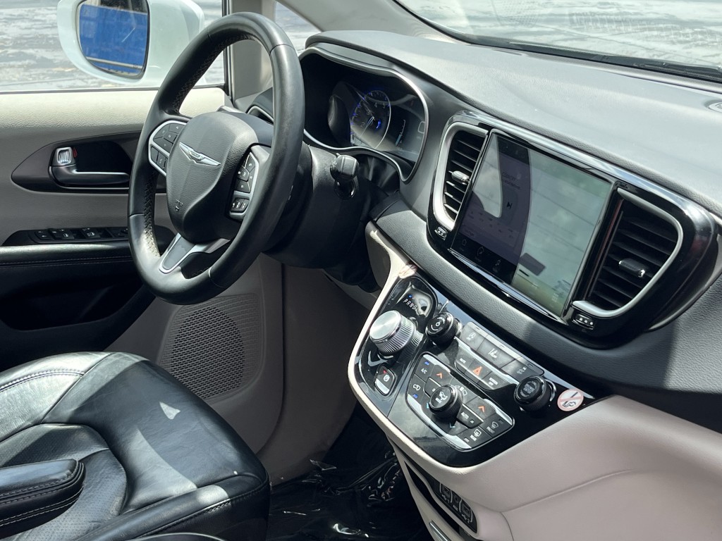 2022 Chrysler Pacifica Image 16