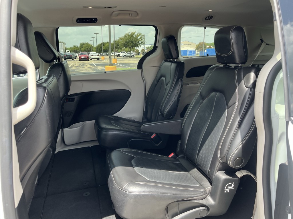 2022 Chrysler Pacifica Image 32