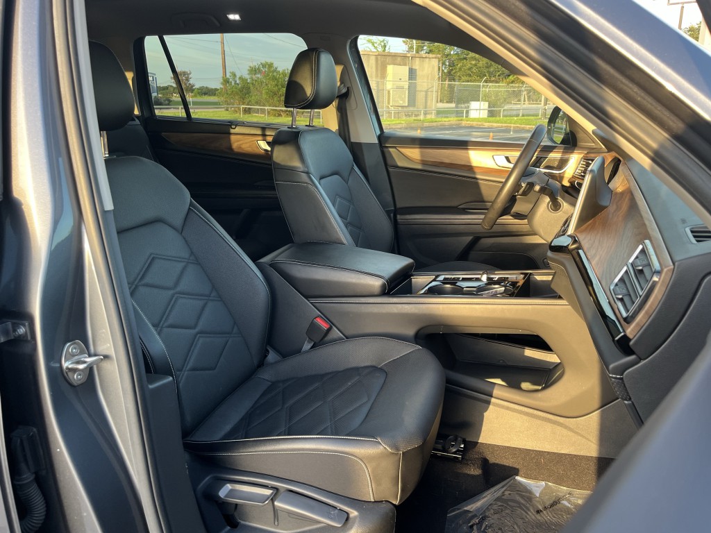 2024 Volkswagen Atlas Image 32
