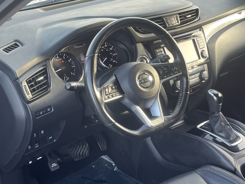 2017 Nissan Rogue Image 16