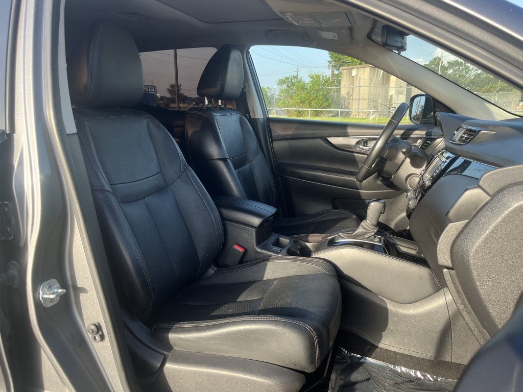 2017 Nissan Rogue Image 30