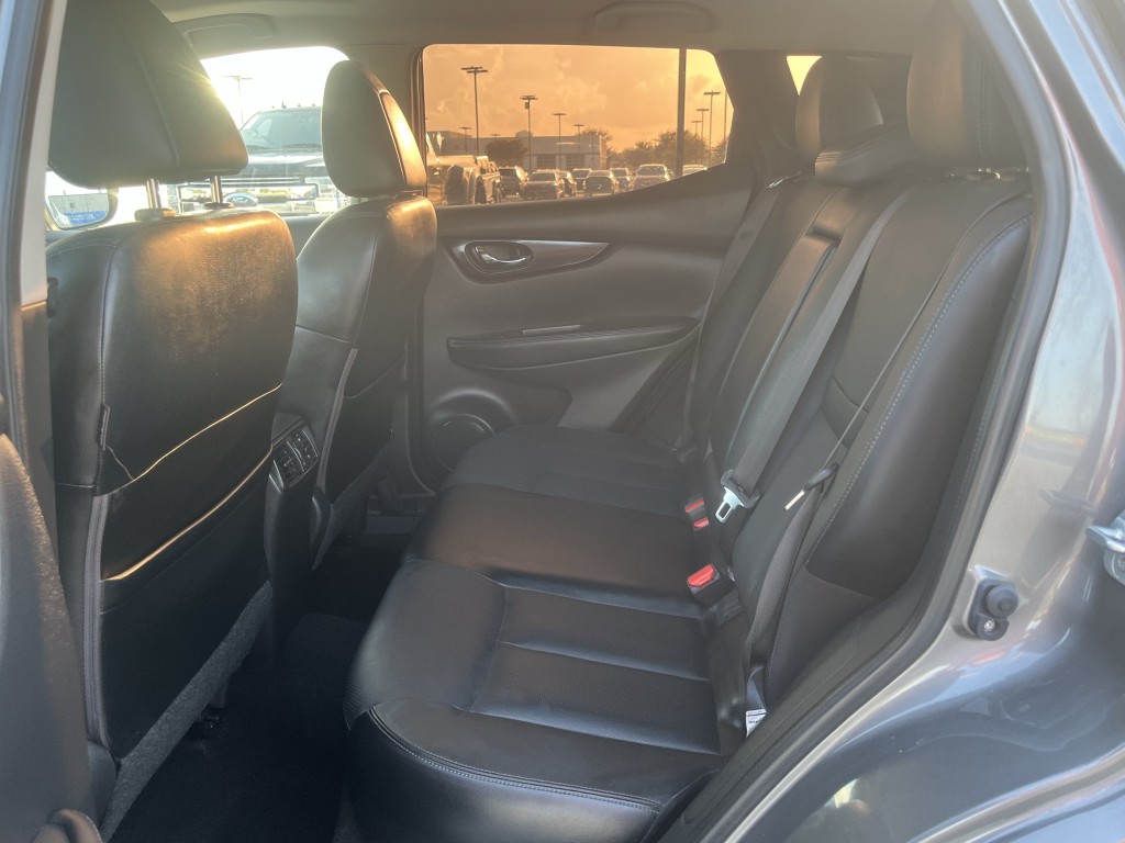 2017 Nissan Rogue Image 31