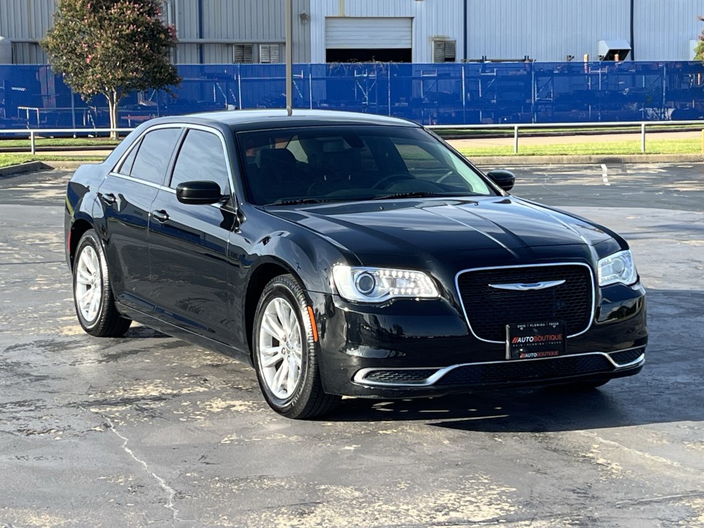2018 Chrysler 300 Image 5