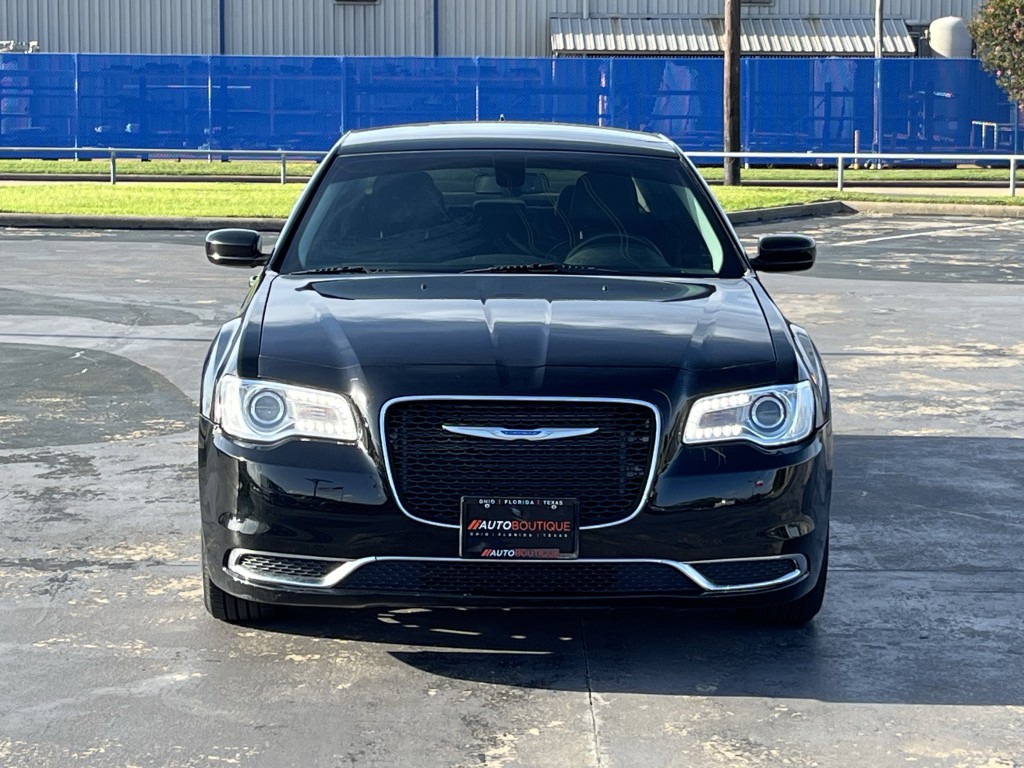 2018 Chrysler 300 Image 7