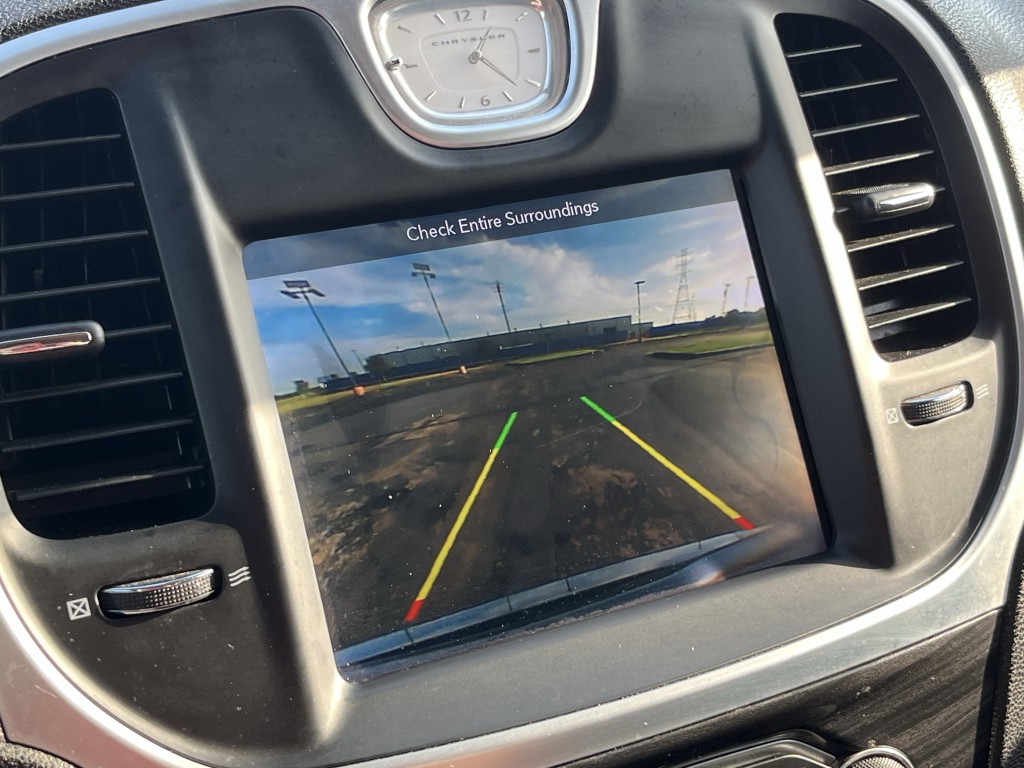 2018 Chrysler 300 Image 8