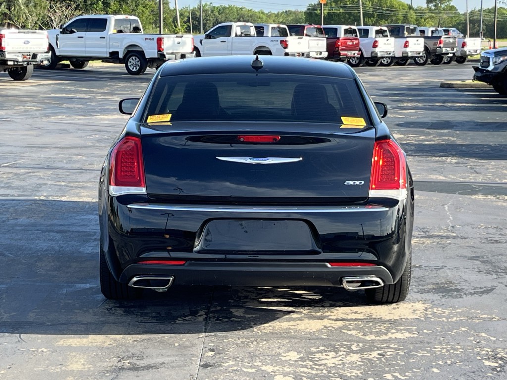 2018 Chrysler 300 Image 9