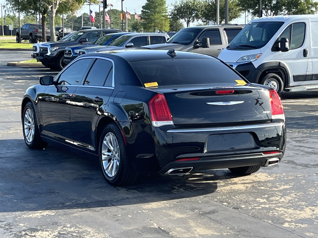 2018 Chrysler 300 Image 10