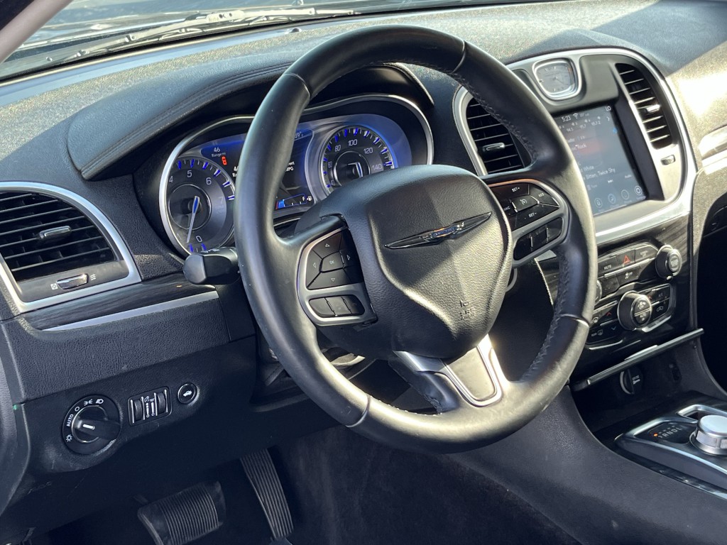2018 Chrysler 300 Image 13