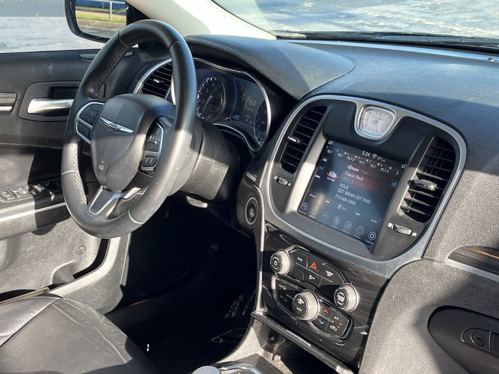 2018 Chrysler 300 Image 14