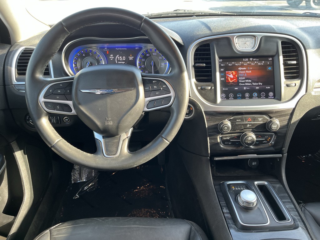 2018 Chrysler 300 Image 15